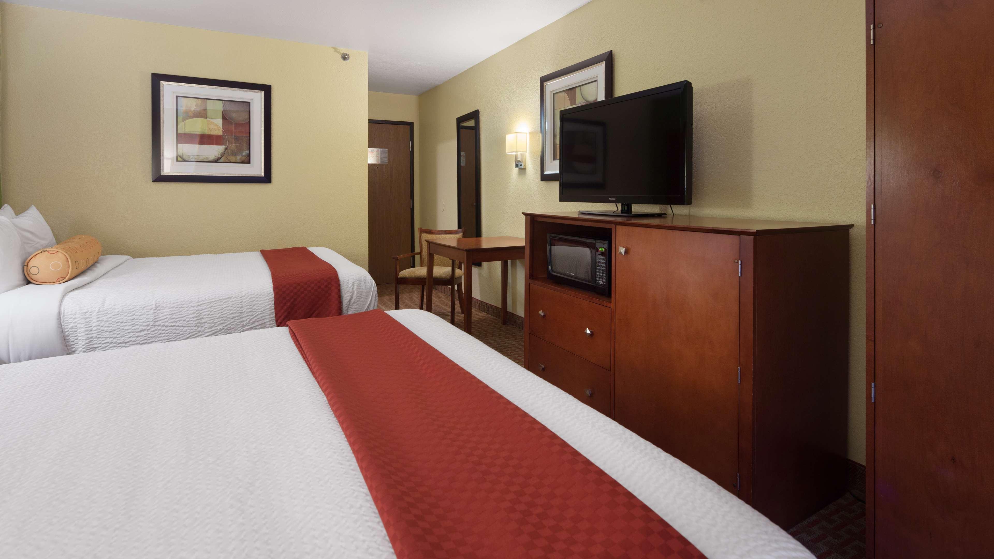 Best Western Plus Altoona Inn Exterior photo