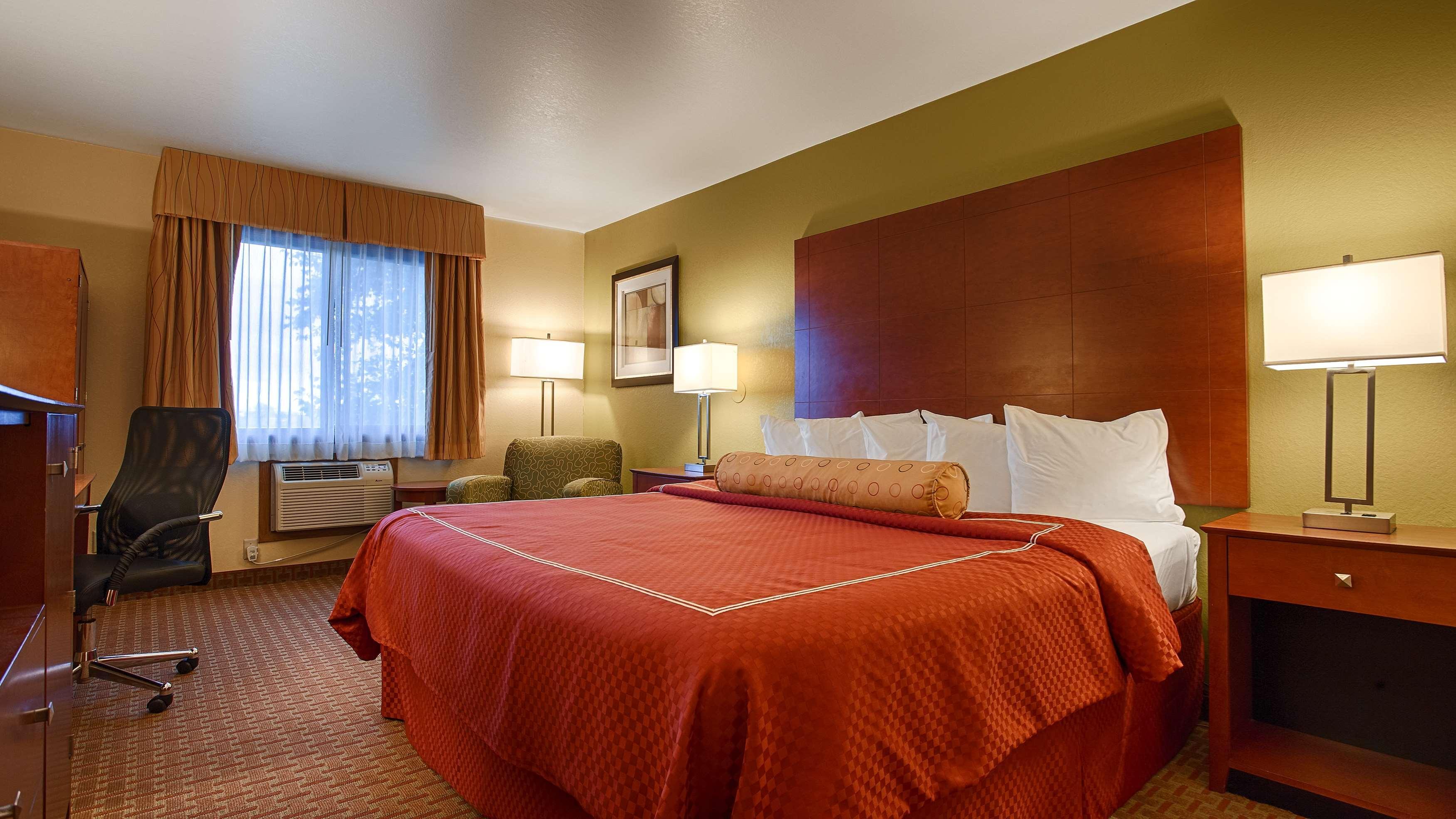 Best Western Plus Altoona Inn Exterior photo