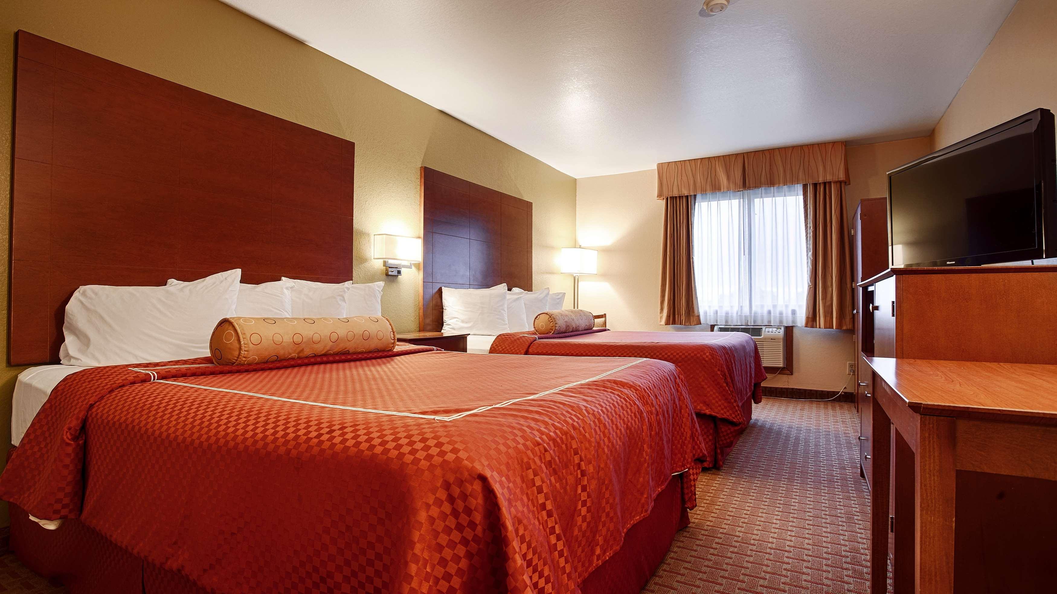 Best Western Plus Altoona Inn Exterior photo