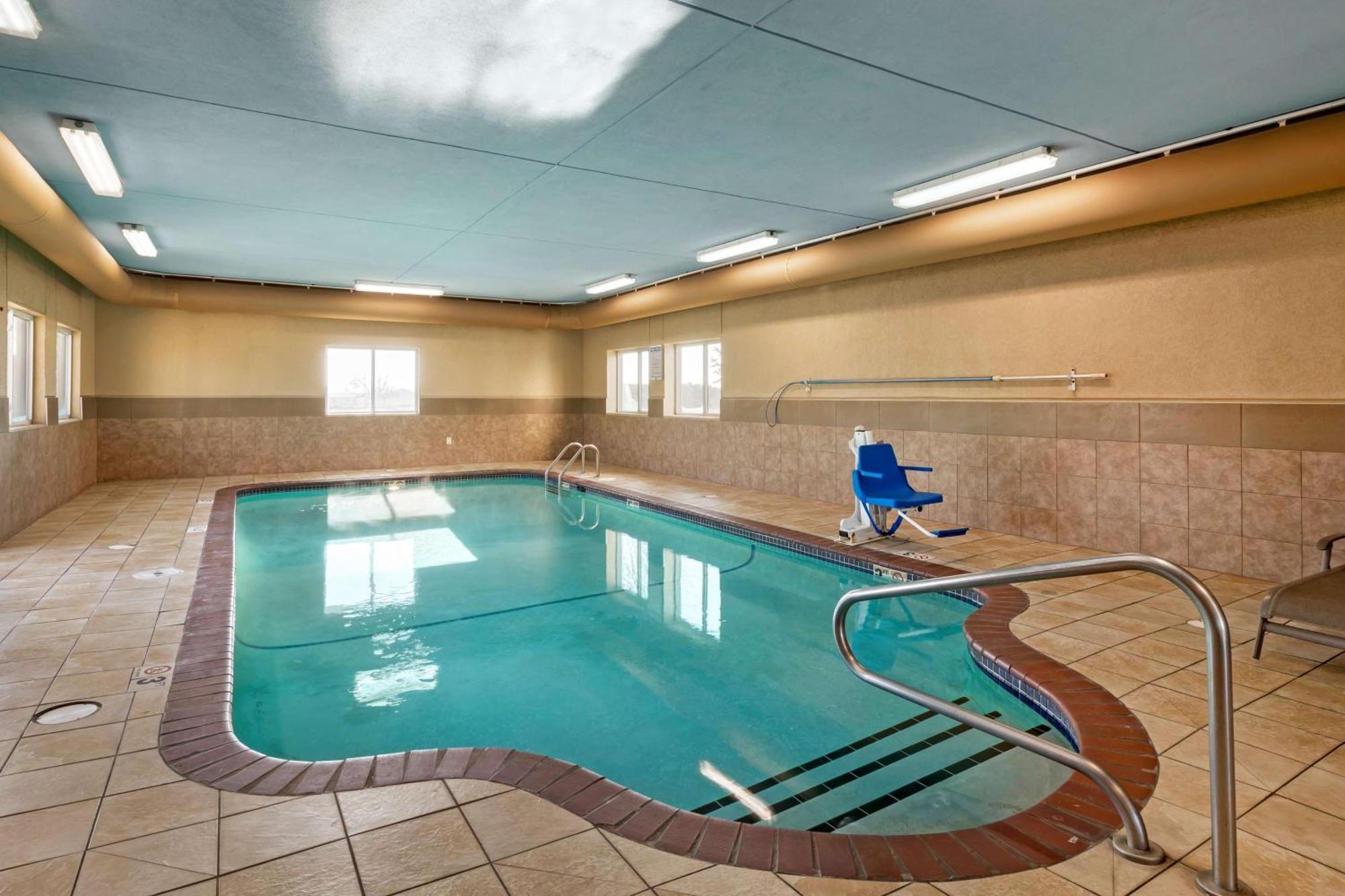 Best Western Plus Altoona Inn Exterior photo