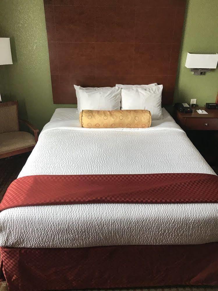 Best Western Plus Altoona Inn Exterior photo